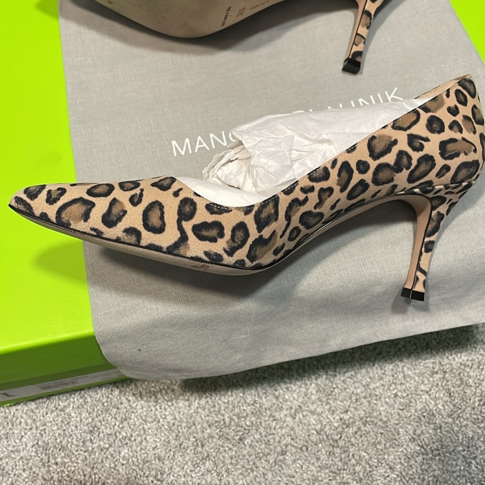 Manolo Blahnik leopard suede heels - Picture 3 of 13